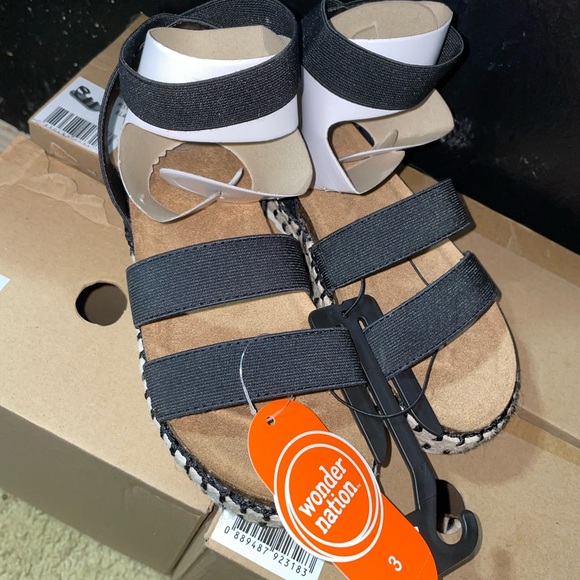 💥BULK OF 5 💥Hello Kitty Black and Red Sandals - Picture 3 of 5